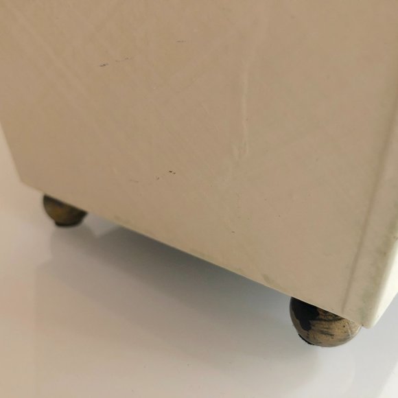 Hand-painted Ivory Tole Metal Bin-Gold Rubbed Edge - Picture 3 of 7